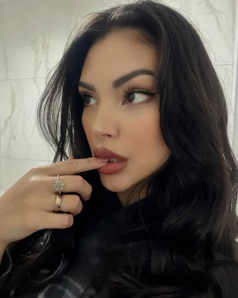 coreaiorbit Berna İstanbul Escort Galeri Görseli 3 - gecelik